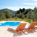 Mariela In Korcula, Heated Pool *